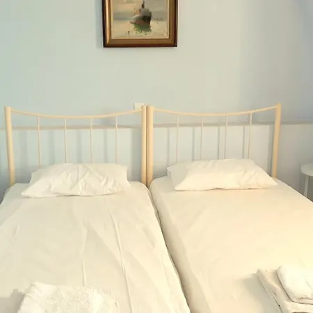 Isavella's Guest house *